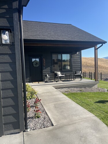 Beautiful brand new build with stunning mountain views