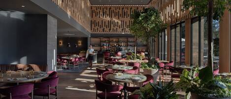 2 間餐廳,供應早餐