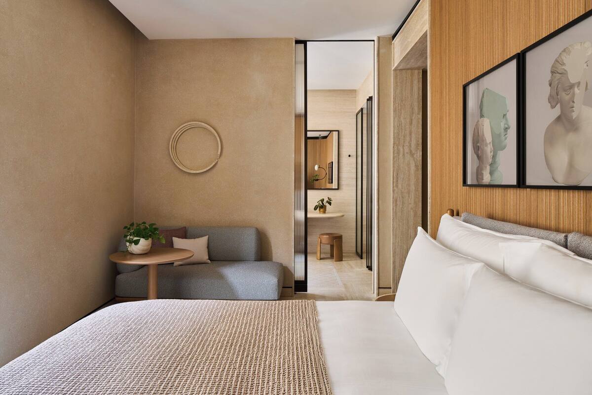 Rom – deluxe | Sengetøy av topp kvalitet, memory foam-senger og minibar (inkludert)