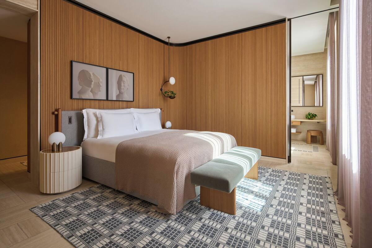 Suite – deluxe | Sengetøy av topp kvalitet, memory foam-senger og minibar (inkludert)