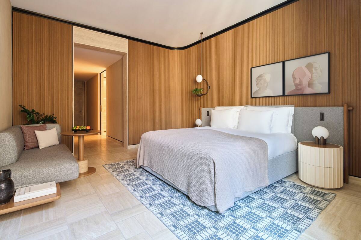 Suite – junior | Sengetøy av topp kvalitet, memory foam-senger og minibar (inkludert)