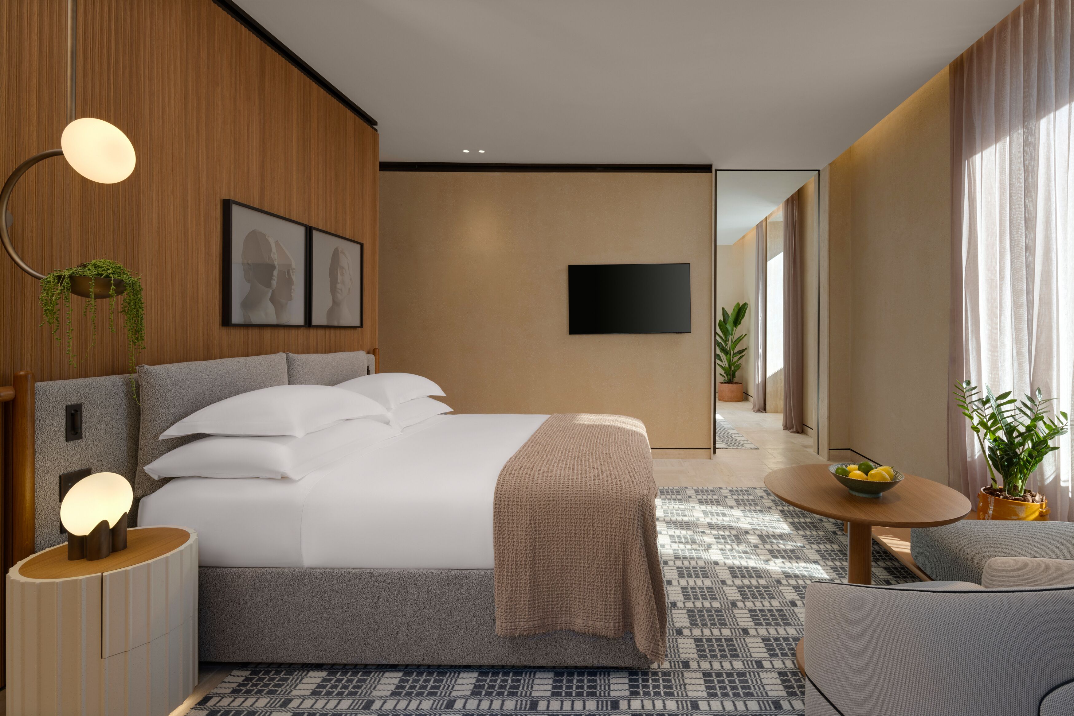 Corner Suite | Premium bedding, memory foam beds, minibar (free items), in-room safe