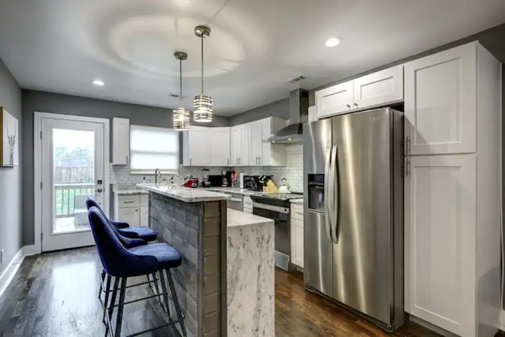 Cheerful Craftsman in East Nashville sleeps 6