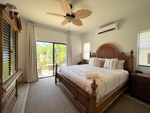 3 soverom, safe på rommet, strykejern/-brett og reiseseng for barn