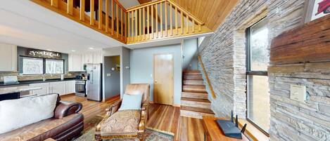 Fernseher, Kamin, DVD-Player, Tischfußball