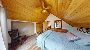 4 bedrooms, iron/ironing board, WiFi, bed sheets - Ski-in/Ski-out | Sauna | Hot Tub | Elevation Hideaway (Angel Fire)