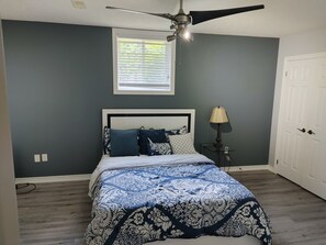 2 chambres, bureau, fer et planche à repasser, accès au Wi-Fi (inclus)