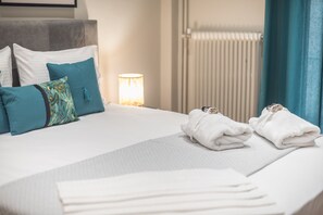 1 bedroom, individually decorated, individually furnished, desk