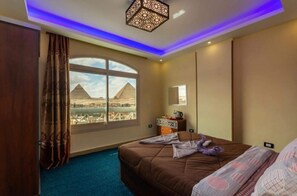 4 bedrooms, iron/ironing board, free WiFi, bed sheets - Balcony Pyramids View Apartment (Giza Governorate)