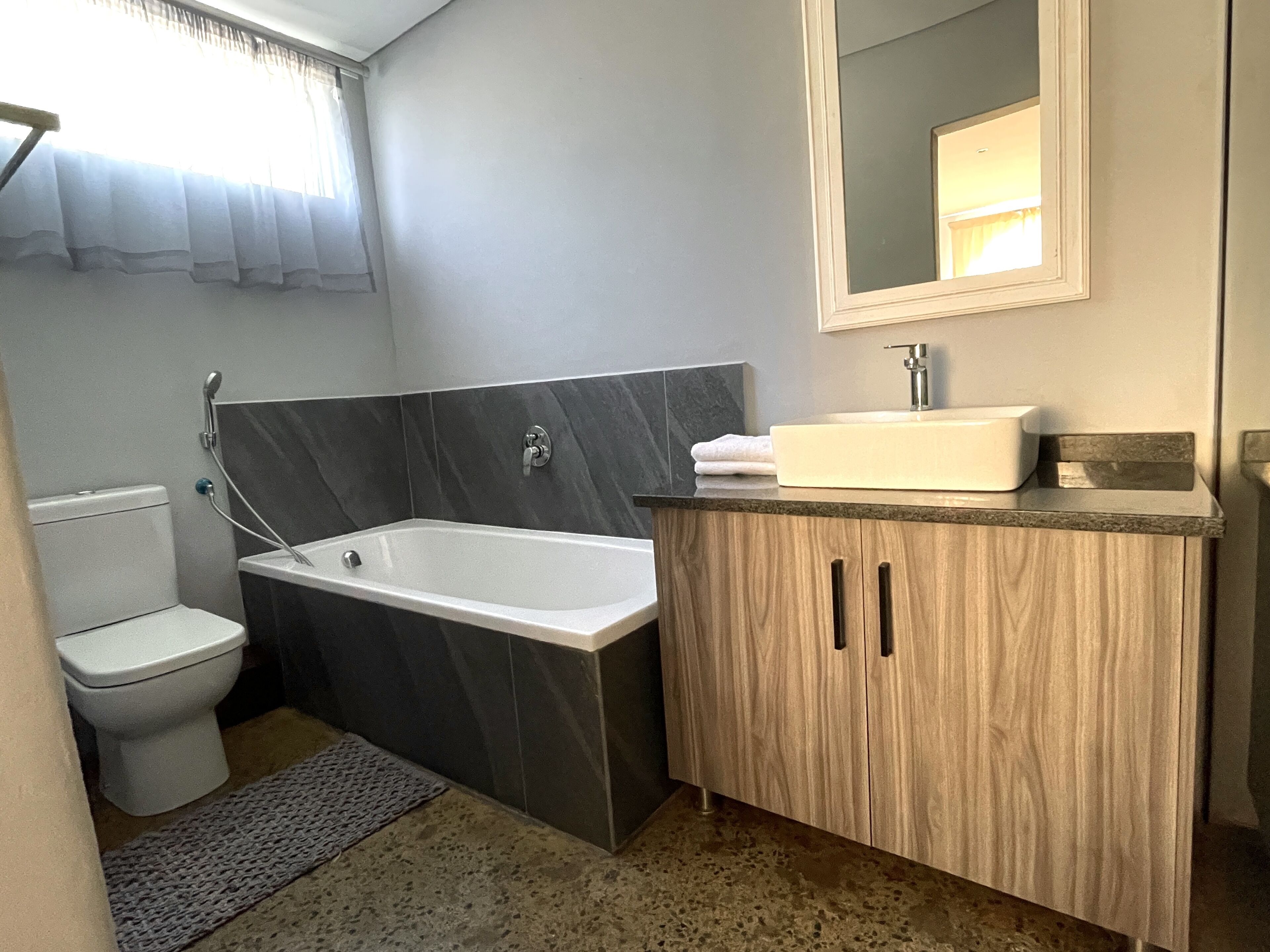 Combined shower/tub