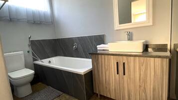 Combined shower/tub