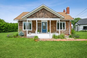 Exterior - Dreamy Private Modern Farmhouse with pool and outdoor shower (Eastport)