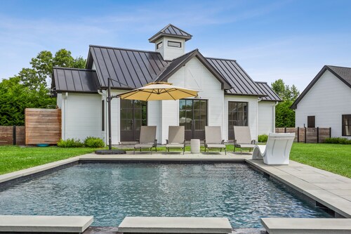 Dreamy Private Modern Farmhouse with pool and outdoor shower