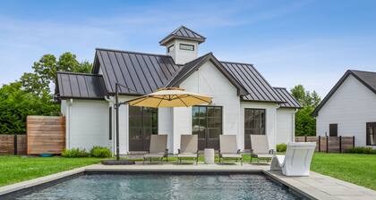 Dreamy Private Modern Farmhouse with pool and outdoor shower