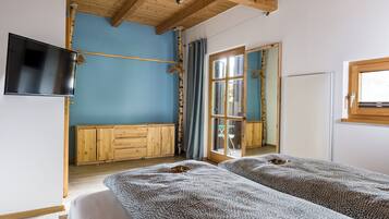 2 bedrooms, iron/ironing board, free WiFi