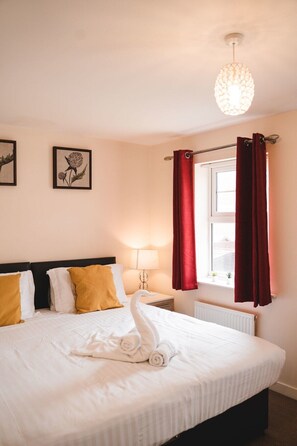 2 bedrooms, iron/ironing board, Internet, bed sheets