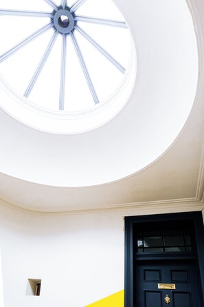 Interior - Emerald 2BD Retreat in Historic Building, New Town (Edinburgh)