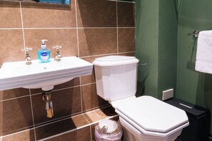 Unclassified image, 2 of 19, button - Emerald 2BD Retreat in Historic Building, New Town (Edinburgh)