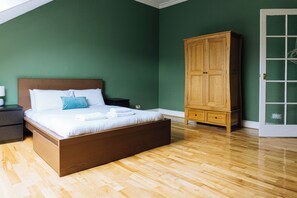 Room - Emerald 2BD Retreat in Historic Building, New Town (Edinburgh)