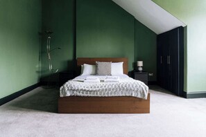 2 bedrooms, iron/ironing board, Internet, bed sheets - Emerald 2BD Retreat in Historic Building, New Town (Edinburgh)