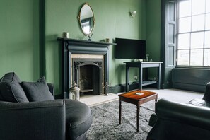 Unclassified image, 3 of 19, button - Emerald 2BD Retreat in Historic Building, New Town (Edinburgh)