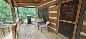 Outdoor dining - THE WOODLANDS - VERY QUIET SECLUDED CABIN (Mentone)