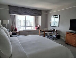 1 bedroom, in-room safe, desk, iron/ironing board - Four Seasons Studio - Privately Owned Unit (Miami)