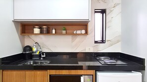 Dobbeltrom – deluxe | Eget kjøkken | Minikjøleskap, mikrobølgeovn, kokeplater og kaffetrakter/tekoker