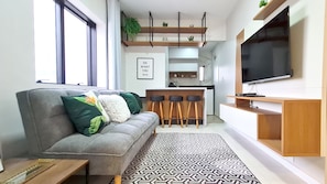 豪華雙人房 | 客廳 | 32-吋平面電視、有線頻道、電視