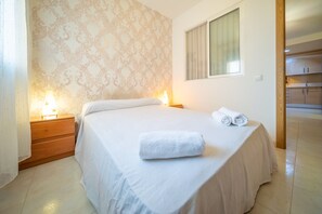2 bedrooms, iron/ironing board, free WiFi, bed sheets