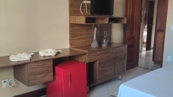 Deluxe Room | Laptop workspace, free WiFi