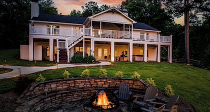 NEW Luxury Lakefront Home with Swim Dock, Hot Tub and Pontoon Rental