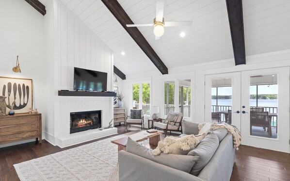 TV connectée, cheminée