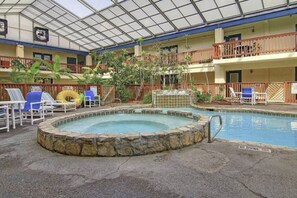 A heated pool - Perfect Beach Getaway (Corpus Christi)