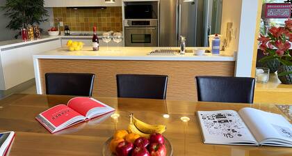 Spacious 2 rooms King Size Bed flat with luxury services in heart of Polanco.