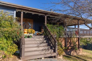Exterior - Incredible Mountain Views Luxury privacy. minutes away from theme parks 
Hot tub (Sevierville)