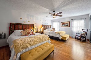 3 bedrooms, desk, iron/ironing board, free WiFi - Incredible Mountain Views Luxury privacy. minutes away from theme parks 
Hot tub (Sevierville)