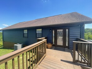 Balcony - Incredible Mountain Views Luxury privacy. minutes away from theme parks 
Hot tub (Sevierville)