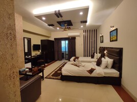 Superior-huone | Egyptinpuuvillaiset lakanat, ylelliset vuodevaatteet, untuvapeitot