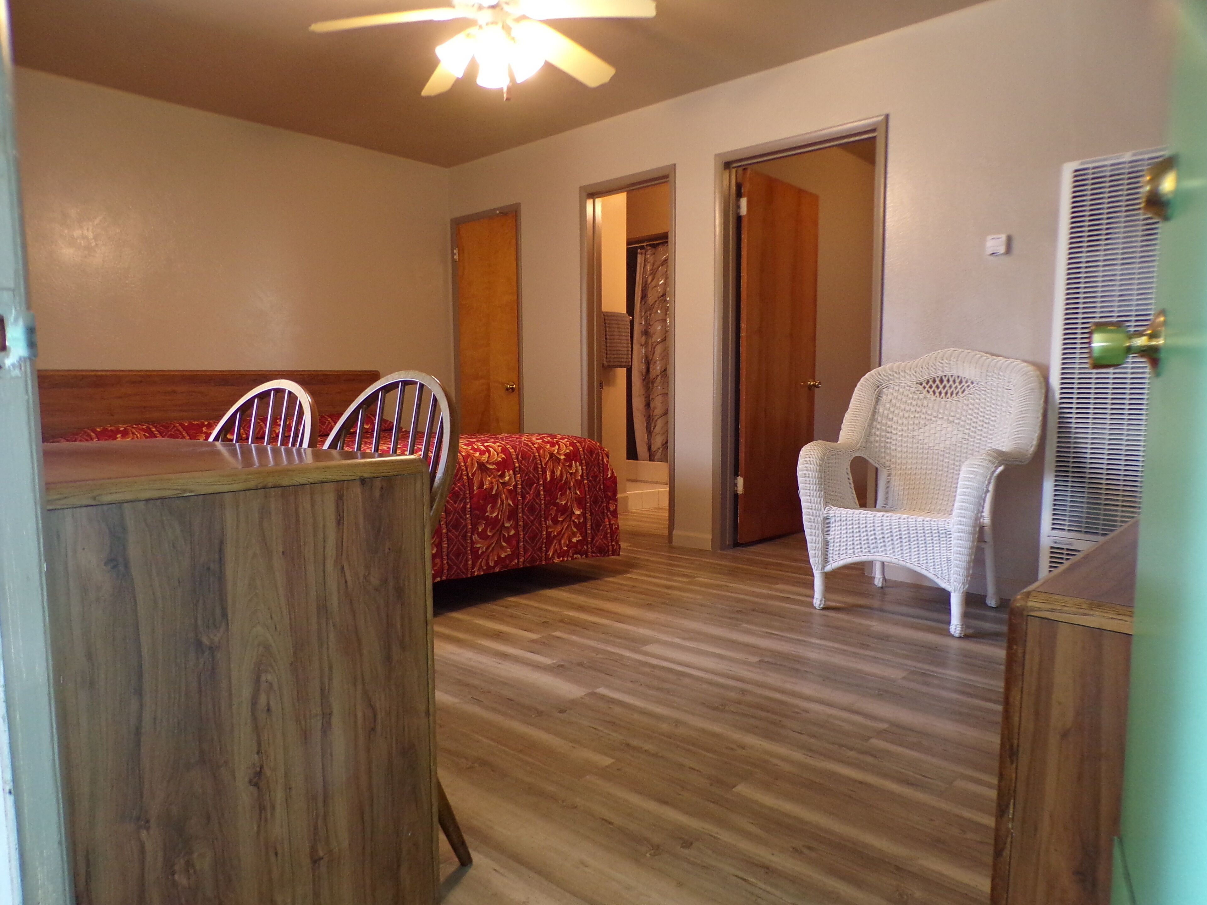 Habitación cuádruple estándar | Decoración personalizada, muebles diferentes y wifi gratis 