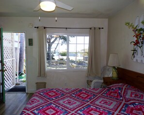 Individually decorated, individually furnished, free WiFi, bed sheets - Cypress Tree Motel (Cayucos)