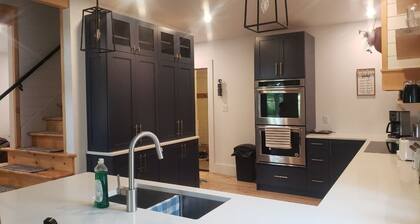 Spacious, Newly Refurbished Cozy Farmhouse on 100 acres