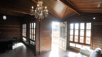 Classic House, 2 Bedrooms | Living area