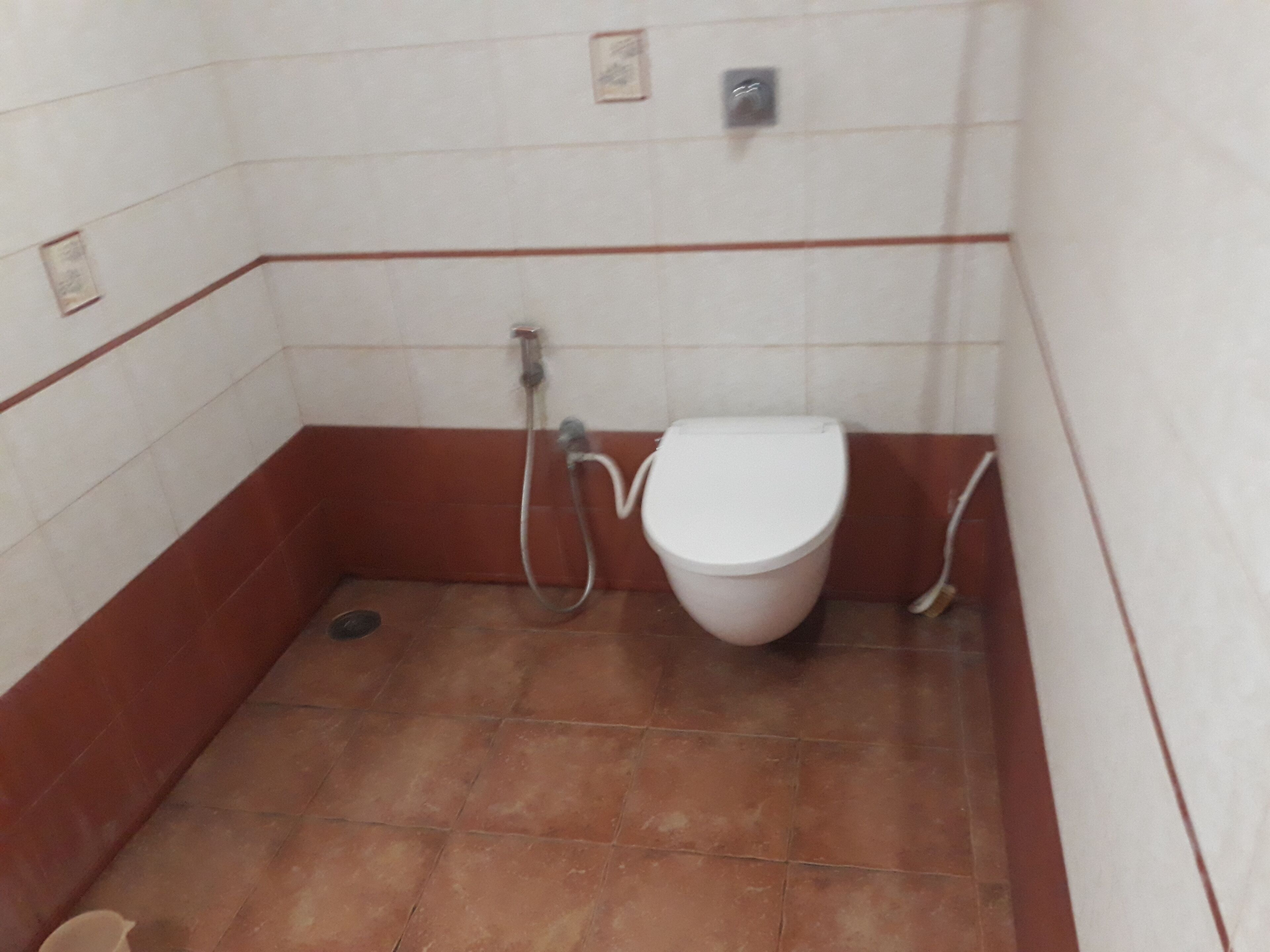 Combined shower/bathtub, hair dryer, towels, soap
