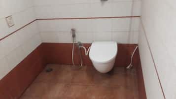 Combined shower/bathtub, hair dryer, towels, soap