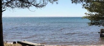 Cheerful cottage with 4 private beach accesses!!!!