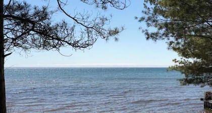 Cheerful cottage with 4 private beach accesses!!!!