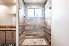 Combined shower/bathtub