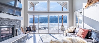 New Lakefront Modern Chalet With Panoramic Views