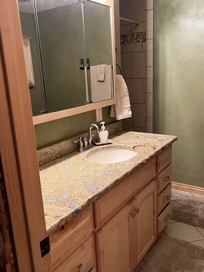 Combined shower/bathtub, hair dryer, towels, soap